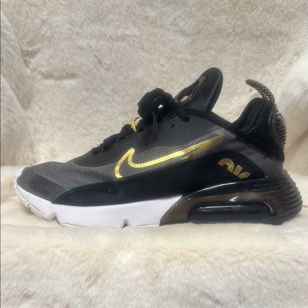 Nike Air Max Pro 2090 Black and Gold Athletic Sneakers with Sleek Design